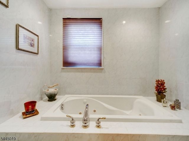 441 N 15Th St, Kenilworth Boro, NJ 07033