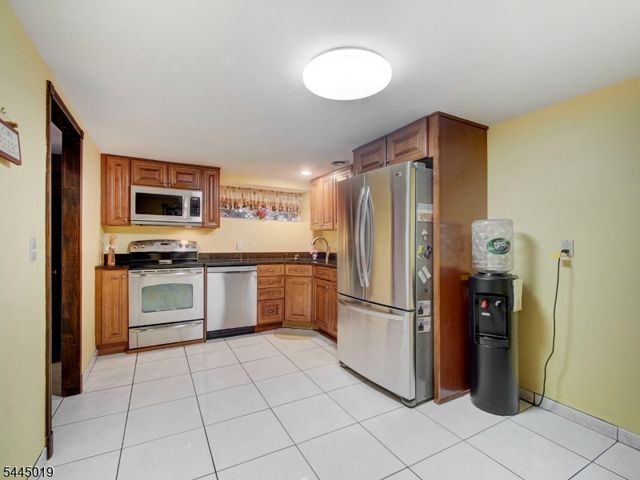 441 N 15Th St, Kenilworth Boro, NJ 07033