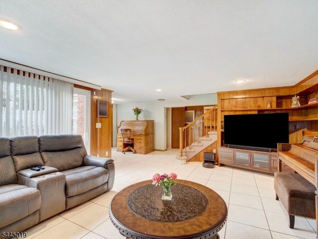 441 N 15Th St, Kenilworth Boro, NJ 07033