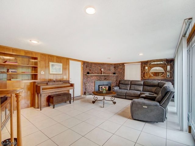 441 N 15Th St, Kenilworth Boro, NJ 07033