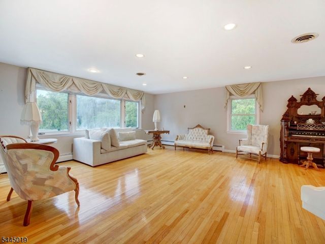441 N 15Th St, Kenilworth Boro, NJ 07033