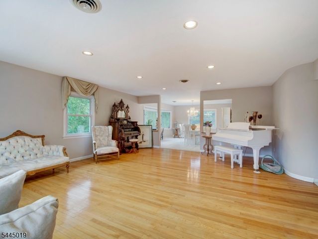 441 N 15Th St, Kenilworth Boro, NJ 07033