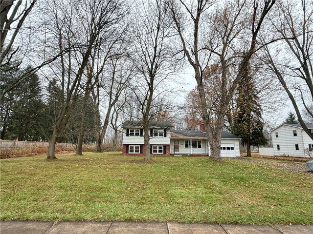 3871 Lake Road North, Clarkson, NY 14420