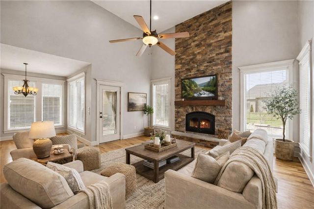 22414 W 58th Street, Shawnee, KS 66226
