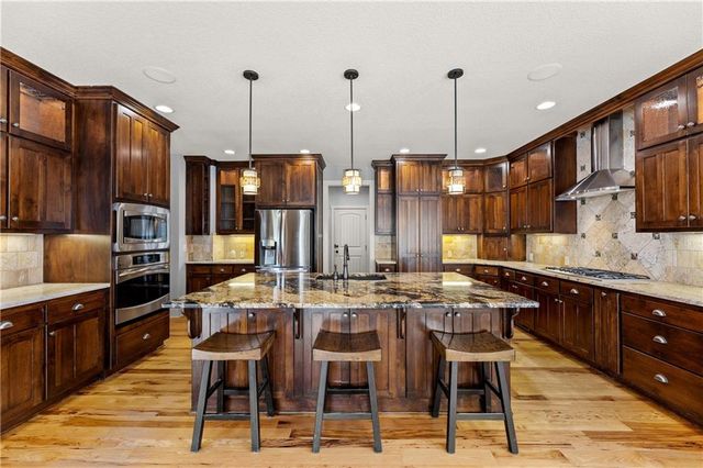 22414 W 58th Street, Shawnee, KS 66226