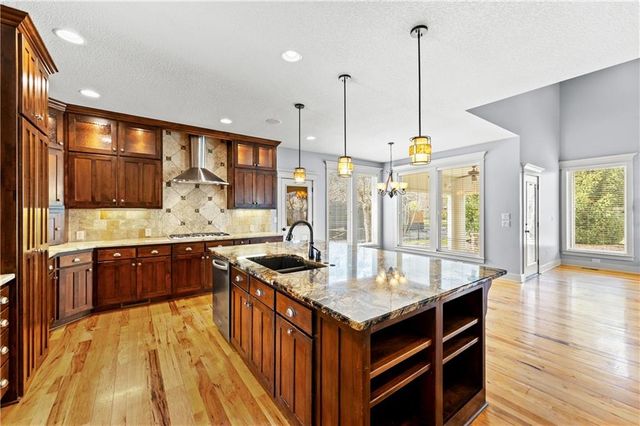22414 W 58th Street, Shawnee, KS 66226