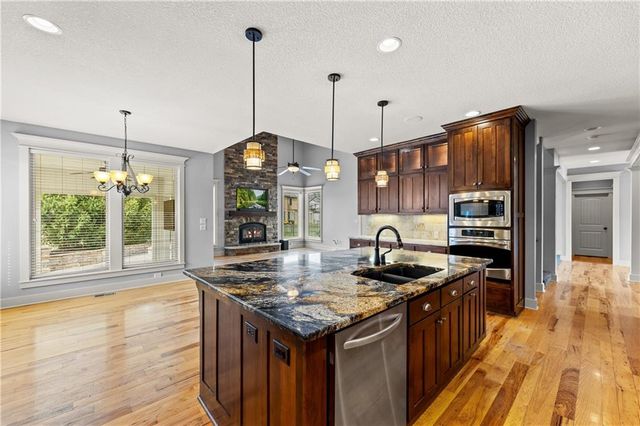 22414 W 58th Street, Shawnee, KS 66226