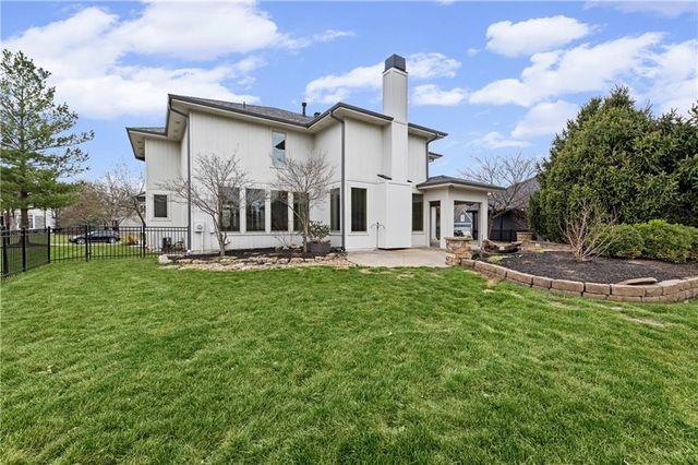 22414 W 58th Street, Shawnee, KS 66226