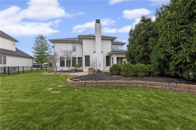 22414 W 58th Street, Shawnee, KS 66226