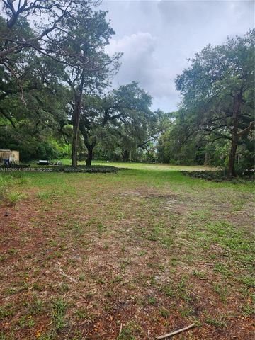 14 NW Dr Drive, Miami, FL 33167