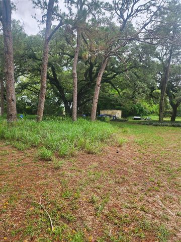14 NW Dr Drive, Miami, FL 33167