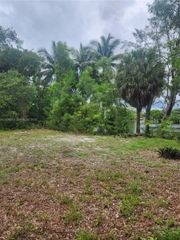 14 NW Dr Drive, Miami, FL 33167