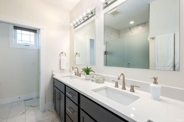 11270 Albany Ridge Drive, Osceola, IN 46561