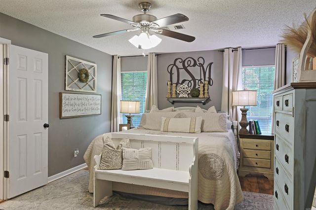 329 Regal Oaks, White Hall, AR 71602