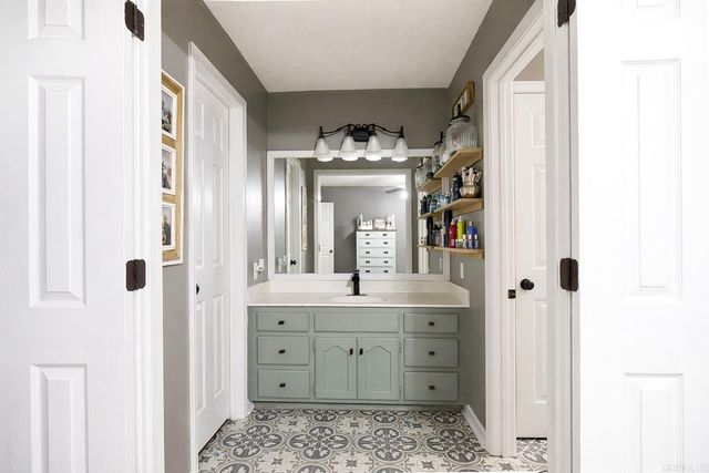 329 Regal Oaks, White Hall, AR 71602