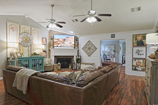 329 Regal Oaks, White Hall, AR 71602