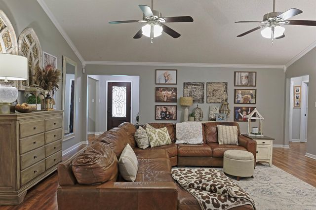 329 Regal Oaks, White Hall, AR 71602