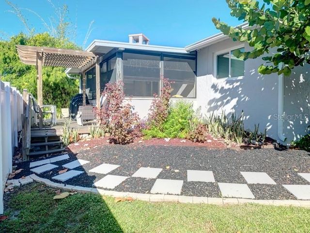 323 DOLPHIN PARKWAY, Punta Gorda, FL 33950