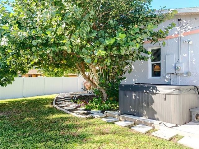 323 DOLPHIN PARKWAY, Punta Gorda, FL 33950