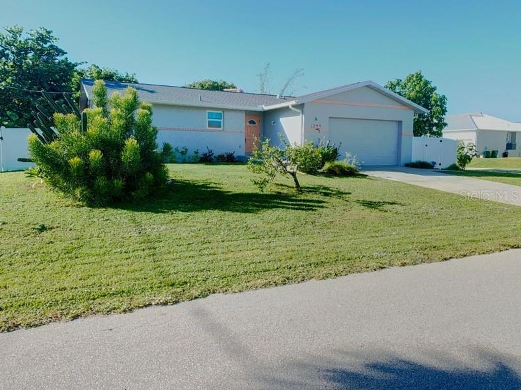 323 DOLPHIN PARKWAY, Punta Gorda, FL 33950
