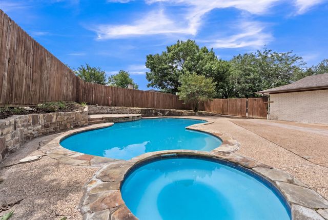 1230 Briar Hollow Lane, Garland, TX 75043