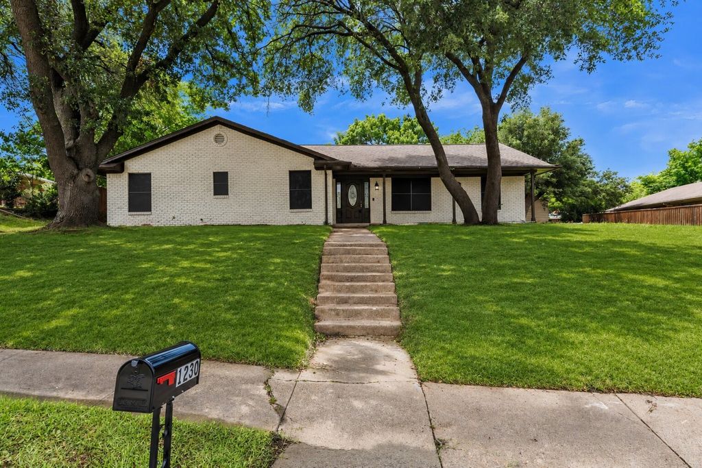 1230 Briar Hollow Lane, Garland, TX 75043