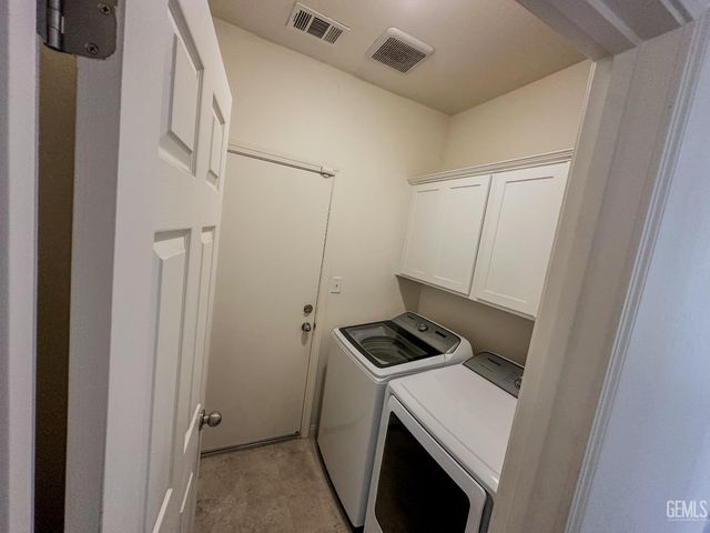 294 Shell Beach Ct, Delano, CA 93215