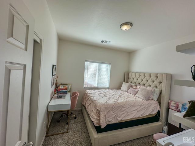 294 Shell Beach Ct, Delano, CA 93215