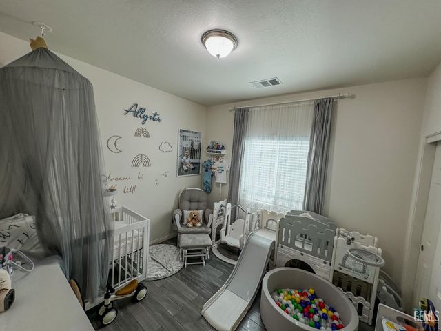 294 Shell Beach Ct, Delano, CA 93215