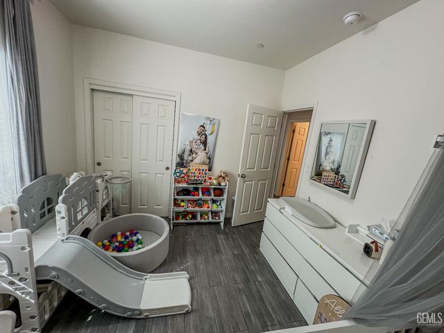 294 Shell Beach Ct, Delano, CA 93215