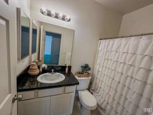 294 Shell Beach Ct, Delano, CA 93215