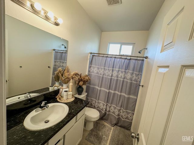 294 Shell Beach Ct, Delano, CA 93215