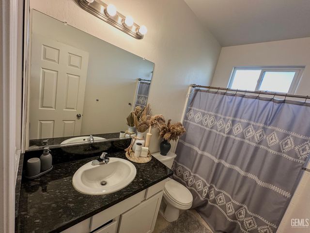 294 Shell Beach Ct, Delano, CA 93215