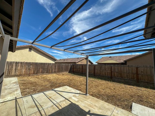 294 Shell Beach Ct, Delano, CA 93215