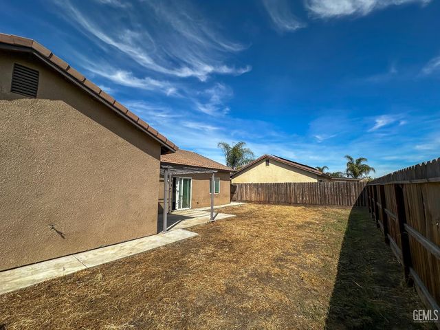 294 Shell Beach Ct, Delano, CA 93215