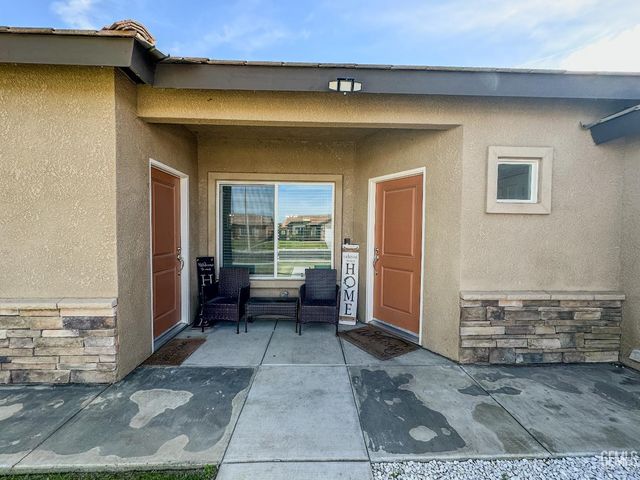 294 Shell Beach Ct, Delano, CA 93215