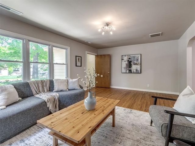 1102 McNamee Street, Norman, OK 73069