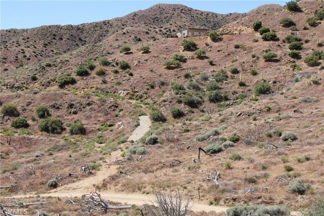 2 AC Eagles Nest, Yucca Valley, CA 92284