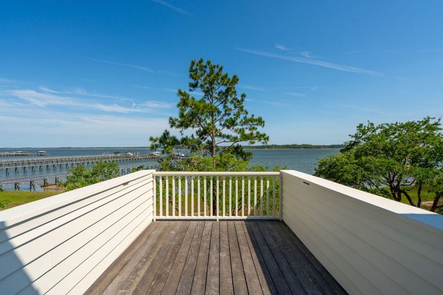 401 Wayfaring Point, Daniel Island, SC 29492