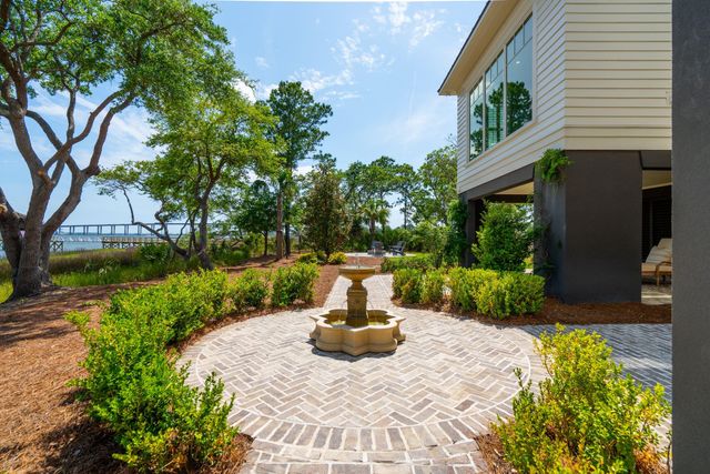 401 Wayfaring Point, Daniel Island, SC 29492