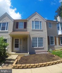 8702 VILLAGE GREEN CT, Alexandria, VA 22309