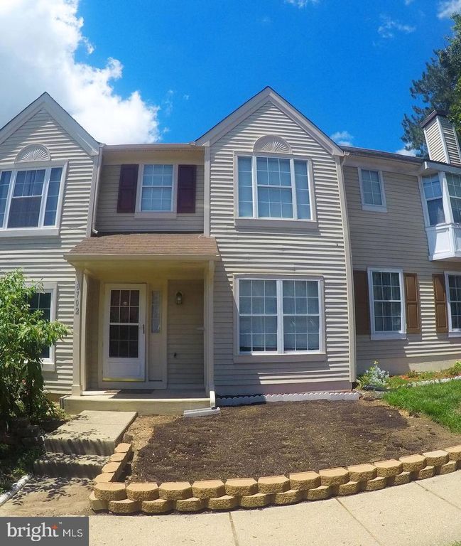 8702 VILLAGE GREEN CT, Alexandria, VA 22309