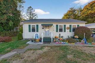 30 Midway Oval, Groton, CT 06340