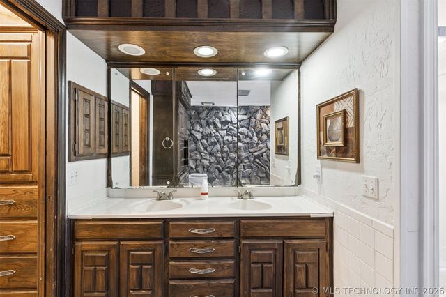 203 N Skinner Avenue, Drumright, OK 74030