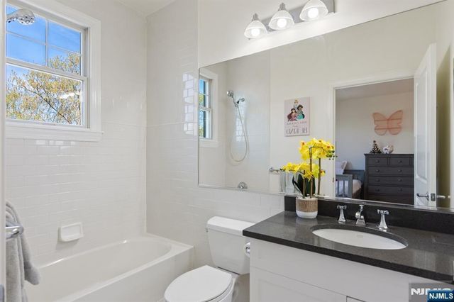 50 Constitution Way 50, Jersey City, NJ 07305