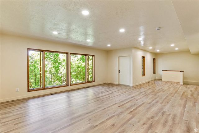 5302 ARROWHEAD LN, Ogden, UT 84403