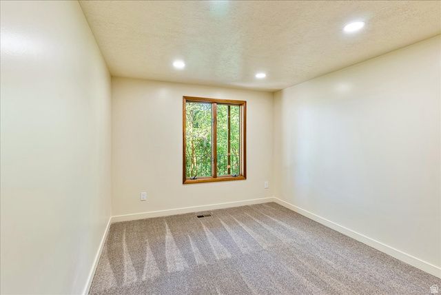 5302 ARROWHEAD LN, Ogden, UT 84403