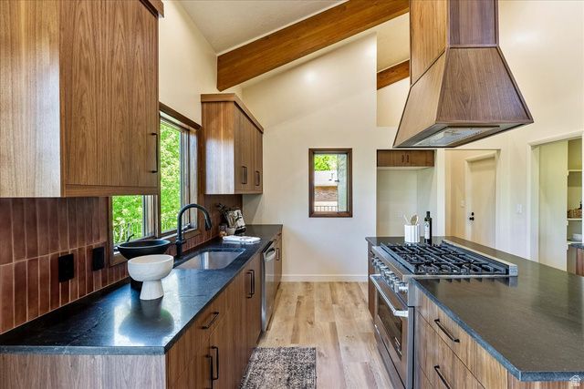 5302 ARROWHEAD LN, Ogden, UT 84403
