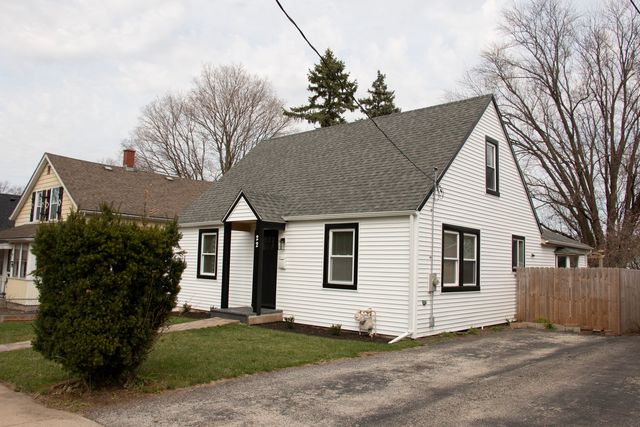 22 N 12th Street, St. Charles, IL 60174