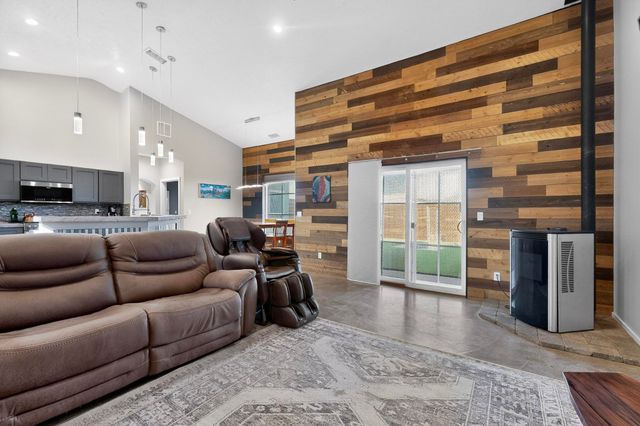 2161 Monterrey Road NE, Rio Rancho, NM 87144